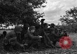 Image United States Army Field Artillery bataillon de la 92e Division d'infanterie (en couleur) Mantes de Gassicourt France, 1944, de la seconde 12 séquences d'archives historiques vidéo 65675042598