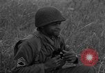 Image United States Army Field Artillery bataillon de la 92e Division d'infanterie (en couleur) Mantes de Gassicourt France, 1944, de la seconde 32 séquences d'archives historiques vidéo 65675042598