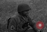 Image United States Army Field Artillery bataillon de la 92e Division d'infanterie (en couleur) Mantes de Gassicourt France, 1944, de la seconde 33 séquences d'archives historiques vidéo 65675042598