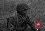 Image United States Army Field Artillery bataillon de la 92e Division d'infanterie (en couleur) Mantes de Gassicourt France, 1944, de la seconde 34 séquences d'archives historiques vidéo 65675042598