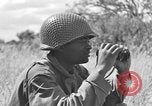 Image United States Army Field Artillery bataillon de la 92e Division d'infanterie (en couleur) Mantes de Gassicourt France, 1944, de la seconde 42 séquences d'archives historiques vidéo 65675042598