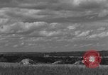 Image United States Army Field Artillery bataillon de la 92e Division d'infanterie (en couleur) Mantes de Gassicourt France, 1944, de la seconde 44 séquences d'archives historiques vidéo 65675042598