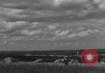 Image United States Army Field Artillery bataillon de la 92e Division d'infanterie (en couleur) Mantes de Gassicourt France, 1944, de la seconde 46 séquences d'archives historiques vidéo 65675042598