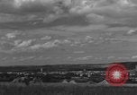 Image United States Army Field Artillery bataillon de la 92e Division d'infanterie (en couleur) Mantes de Gassicourt France, 1944, de la seconde 49 séquences d'archives historiques vidéo 65675042598