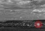 Image United States Army Field Artillery bataillon de la 92e Division d'infanterie (en couleur) Mantes de Gassicourt France, 1944, de la seconde 52 séquences d'archives historiques vidéo 65675042598