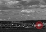 Image United States Army Field Artillery bataillon de la 92e Division d'infanterie (en couleur) Mantes de Gassicourt France, 1944, de la seconde 53 séquences d'archives historiques vidéo 65675042598
