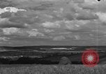 Image United States Army Field Artillery bataillon de la 92e Division d'infanterie (en couleur) Mantes de Gassicourt France, 1944, de la seconde 61 séquences d'archives historiques vidéo 65675042598