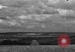Image United States Army Field Artillery bataillon de la 92e Division d'infanterie (en couleur) Mantes de Gassicourt France, 1944, de la seconde 62 séquences d'archives historiques vidéo 65675042598