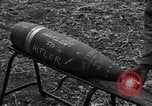 Image Bataillon d'artillerie de la 92e Division d'infanterie (en couleur) Mantes de Gassicourt France, 1944, de la seconde 3 séquences d'archives historiques vidéo 65675042599