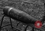 Image Bataillon d'artillerie de la 92e Division d'infanterie (en couleur) Mantes de Gassicourt France, 1944, de la seconde 4 séquences d'archives historiques vidéo 65675042599