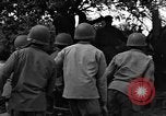 Image Bataillon d'artillerie de la 92e Division d'infanterie (en couleur) Mantes de Gassicourt France, 1944, de la seconde 17 séquences d'archives historiques vidéo 65675042599