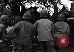 Image Bataillon d'artillerie de la 92e Division d'infanterie (en couleur) Mantes de Gassicourt France, 1944, de la seconde 18 séquences d'archives historiques vidéo 65675042599