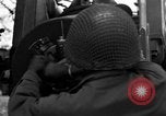 Image Bataillon d'artillerie de la 92e Division d'infanterie (en couleur) Mantes de Gassicourt France, 1944, de la seconde 25 séquences d'archives historiques vidéo 65675042599