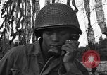 Image Bataillon d'artillerie de la 92e Division d'infanterie (en couleur) Mantes de Gassicourt France, 1944, de la seconde 39 séquences d'archives historiques vidéo 65675042599