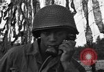 Image Bataillon d'artillerie de la 92e Division d'infanterie (en couleur) Mantes de Gassicourt France, 1944, de la seconde 42 séquences d'archives historiques vidéo 65675042599