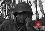 Image Bataillon d'artillerie de la 92e Division d'infanterie (en couleur) Mantes de Gassicourt France, 1944, de la seconde 43 séquences d'archives historiques vidéo 65675042599