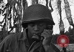 Image Bataillon d'artillerie de la 92e Division d'infanterie (en couleur) Mantes de Gassicourt France, 1944, de la seconde 44 séquences d'archives historiques vidéo 65675042599