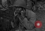 Image Bataillon d'artillerie de la 92e Division d'infanterie (en couleur) Mantes de Gassicourt France, 1944, de la seconde 52 séquences d'archives historiques vidéo 65675042599