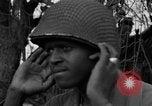 Image Bataillon d'artillerie de la 92e Division d'infanterie (en couleur) Mantes de Gassicourt France, 1944, de la seconde 53 séquences d'archives historiques vidéo 65675042599