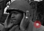Image Bataillon d'artillerie de la 92e Division d'infanterie (en couleur) Mantes de Gassicourt France, 1944, de la seconde 54 séquences d'archives historiques vidéo 65675042599