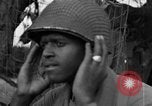 Image Bataillon d'artillerie de la 92e Division d'infanterie (en couleur) Mantes de Gassicourt France, 1944, de la seconde 56 séquences d'archives historiques vidéo 65675042599