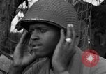 Image Bataillon d'artillerie de la 92e Division d'infanterie (en couleur) Mantes de Gassicourt France, 1944, de la seconde 57 séquences d'archives historiques vidéo 65675042599