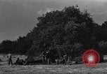 Image Bataillon d'artillerie de la 92e Division d'infanterie (en couleur) Mantes de Gassicourt France, 1944, de la seconde 62 séquences d'archives historiques vidéo 65675042599