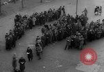 Image des civils allemands Aix-la-Chapelle en Allemagne, 1945, de la seconde 3 séquences d'archives historiques vidéo 65675042615