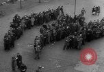 Image des civils allemands Aix-la-Chapelle en Allemagne, 1945, de la seconde 6 séquences d'archives historiques vidéo 65675042615