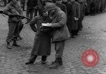 Image des civils allemands Aix-la-Chapelle en Allemagne, 1945, de la seconde 9 séquences d'archives historiques vidéo 65675042615