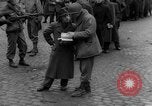 Image des civils allemands Aix-la-Chapelle en Allemagne, 1945, de la seconde 11 séquences d'archives historiques vidéo 65675042615