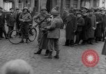 Image des civils allemands Aix-la-Chapelle en Allemagne, 1945, de la seconde 18 séquences d'archives historiques vidéo 65675042615