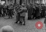 Image des civils allemands Aix-la-Chapelle en Allemagne, 1945, de la seconde 19 séquences d'archives historiques vidéo 65675042615