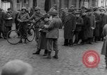 Image des civils allemands Aix-la-Chapelle en Allemagne, 1945, de la seconde 21 séquences d'archives historiques vidéo 65675042615