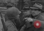 Image des civils allemands Aix-la-Chapelle en Allemagne, 1945, de la seconde 22 séquences d'archives historiques vidéo 65675042615