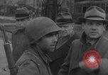 Image des civils allemands Aix-la-Chapelle en Allemagne, 1945, de la seconde 23 séquences d'archives historiques vidéo 65675042615