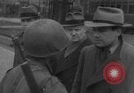 Image des civils allemands Aix-la-Chapelle en Allemagne, 1945, de la seconde 25 séquences d'archives historiques vidéo 65675042615