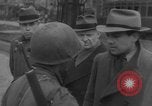 Image des civils allemands Aix-la-Chapelle en Allemagne, 1945, de la seconde 27 séquences d'archives historiques vidéo 65675042615