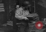 Image des civils allemands Aix-la-Chapelle en Allemagne, 1945, de la seconde 37 séquences d'archives historiques vidéo 65675042615