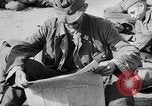 Standbild Hof in Sitzung Deutschland, 1946, aus Sekunde 8 historischem Filmmaterial Videoclip 65675042619