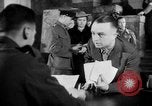 Standbild Hof in Sitzung Deutschland, 1946, aus Sekunde 9 historischem Filmmaterial Videoclip 65675042619