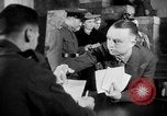 Standbild Hof in Sitzung Deutschland, 1946, aus Sekunde 10 historischem Filmmaterial Videoclip 65675042619