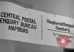 Standbild Hof in Sitzung Deutschland, 1946, aus Sekunde 11 historischem Filmmaterial Videoclip 65675042619