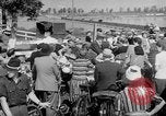 Standbild Hof in Sitzung Deutschland, 1946, aus Sekunde 29 historischem Filmmaterial Videoclip 65675042619