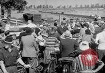 Standbild Hof in Sitzung Deutschland, 1946, aus Sekunde 30 historischem Filmmaterial Videoclip 65675042619