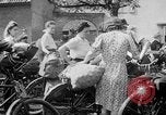 Standbild Hof in Sitzung Deutschland, 1946, aus Sekunde 31 historischem Filmmaterial Videoclip 65675042619