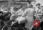 Standbild Hof in Sitzung Deutschland, 1946, aus Sekunde 32 historischem Filmmaterial Videoclip 65675042619