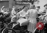 Standbild Hof in Sitzung Deutschland, 1946, aus Sekunde 34 historischem Filmmaterial Videoclip 65675042619
