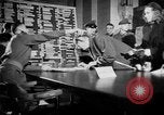 Standbild Hof in Sitzung Deutschland, 1946, aus Sekunde 44 historischem Filmmaterial Videoclip 65675042619