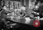 Standbild Hof in Sitzung Deutschland, 1946, aus Sekunde 45 historischem Filmmaterial Videoclip 65675042619